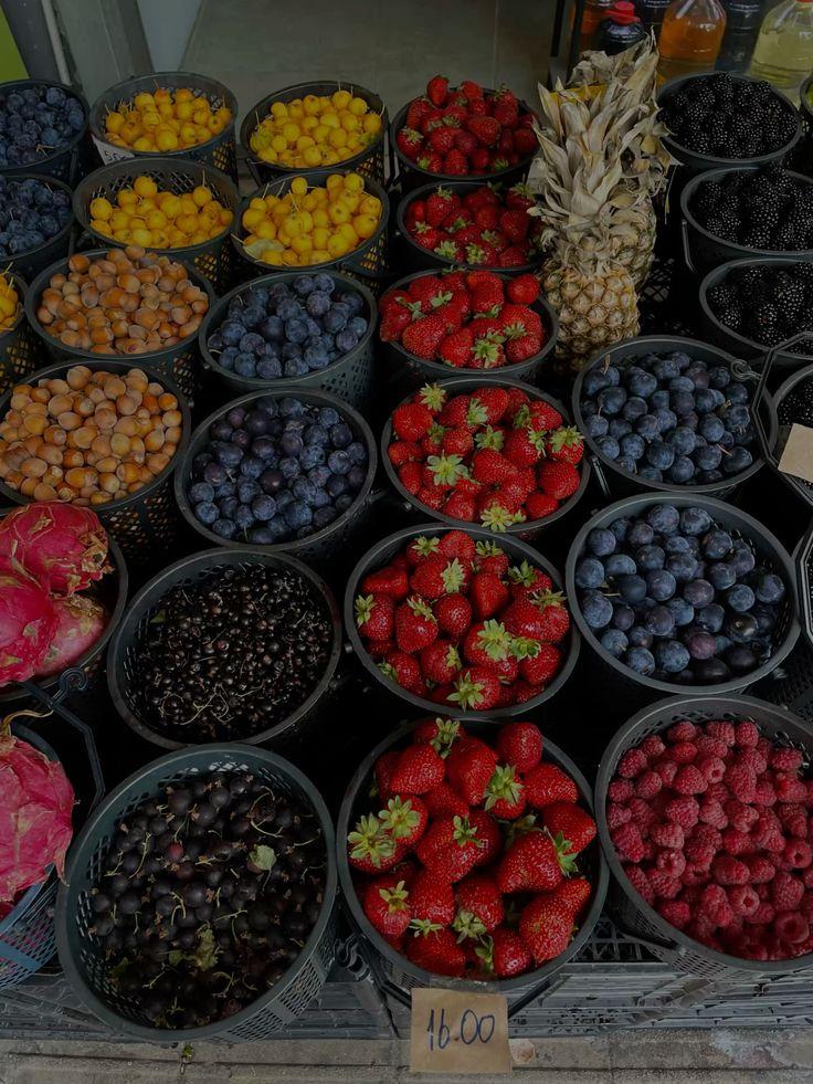 Lush Orchard Picks: Seasonal Fruit Ensemble